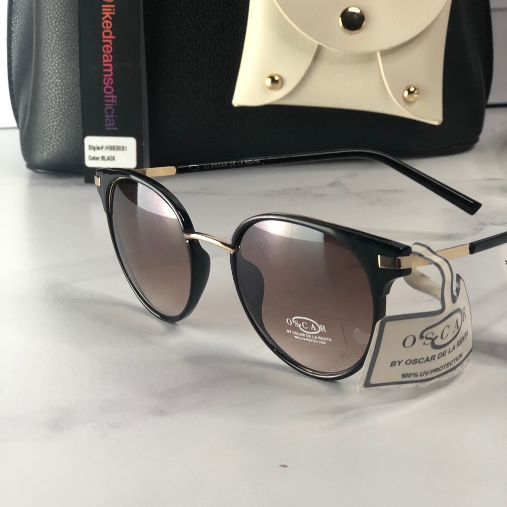 Medium Black Purse, Oscar De La Renta Shades, Belt - Picture 7 of 7